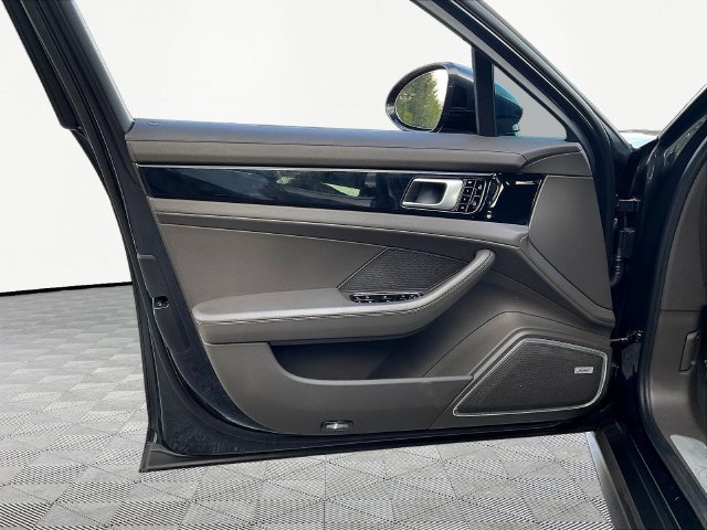 Used 2021 Porsche Panamera RWD image 21