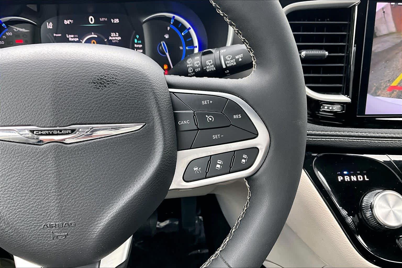 Used 2024 Chrysler Pacifica Limited FWD image 25