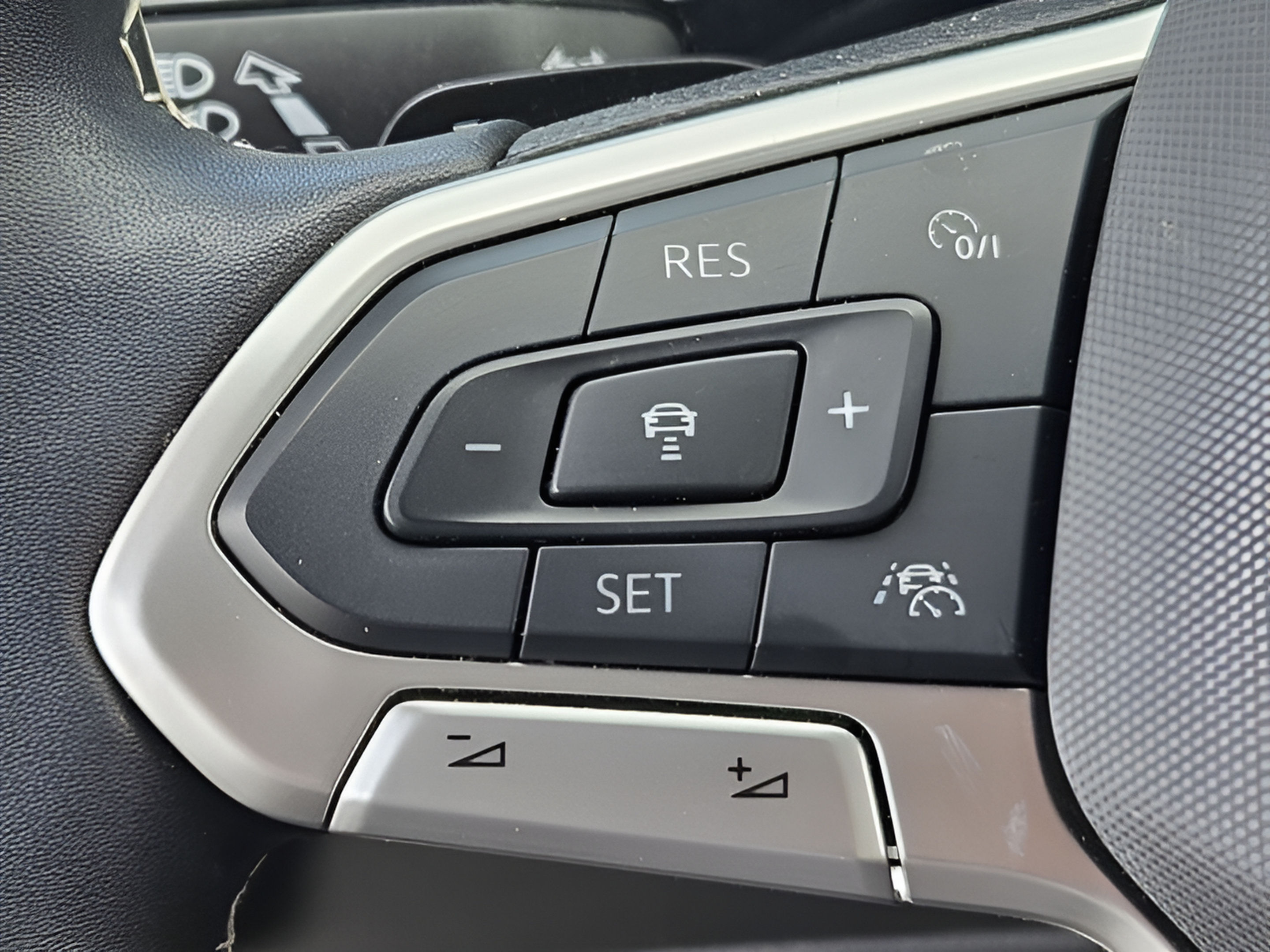 Certified 2024 Volkswagen Atlas Cross Sport SE AWD/4WD image 24
