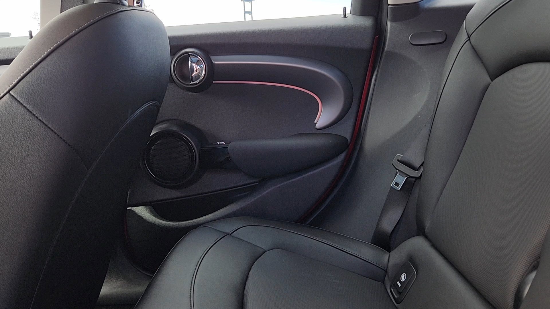 Used 2024 MINI Cooper 4-Door Hardtop image 17