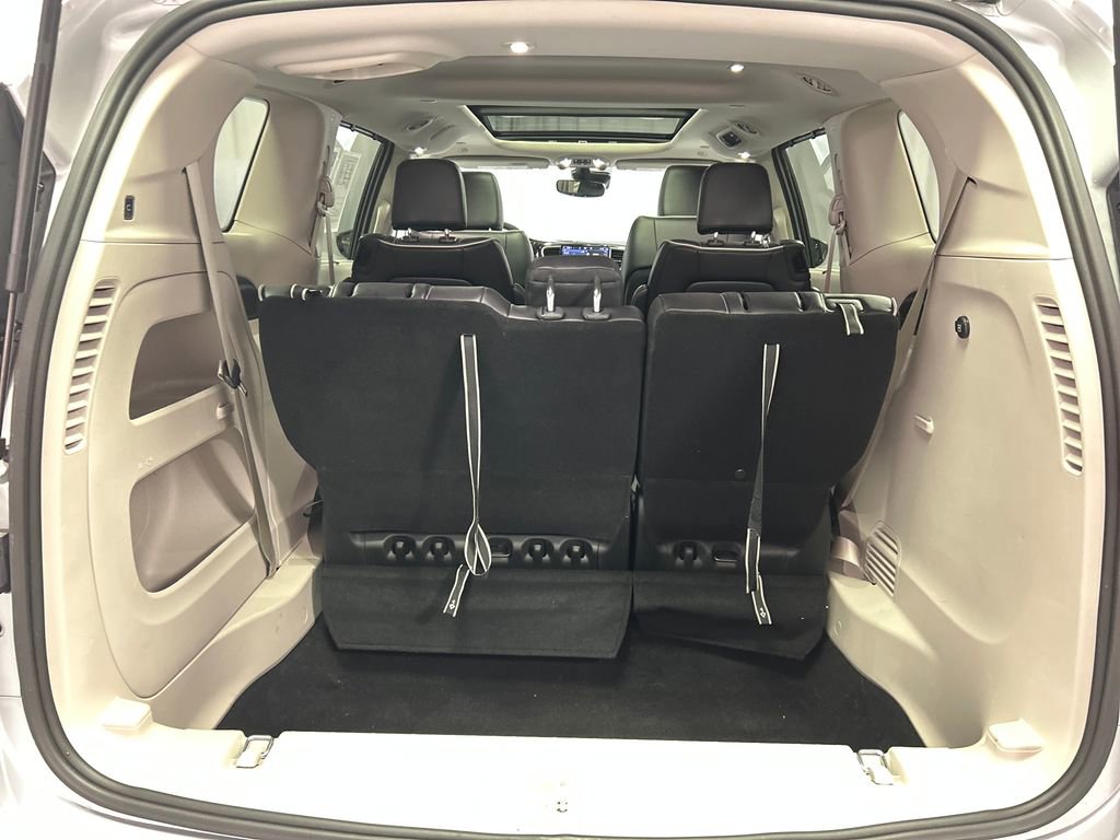 Used 2024 Chrysler Pacifica Limited image 26