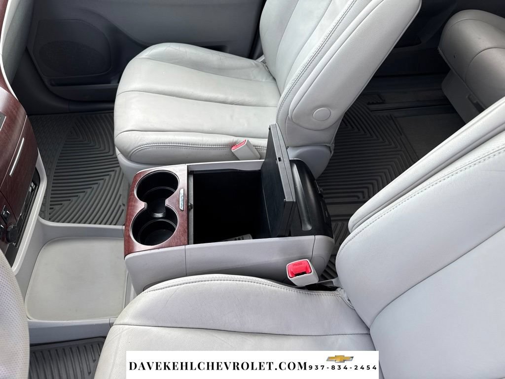 Used 2014 Toyota Sienna XLE w/ Entertainment Package FWD image 18