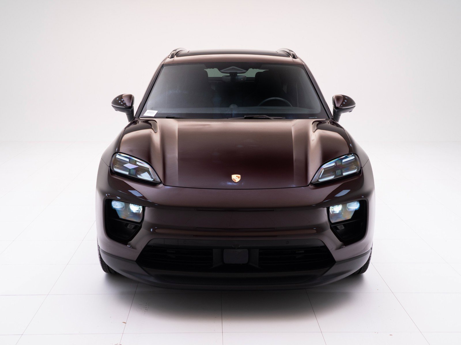 Certified 2025 Porsche Macan Electric image 6