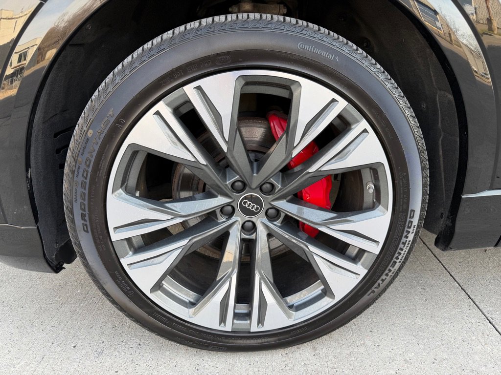 Used 2023 Audi Q8 Prestige AWD/4WD image 9