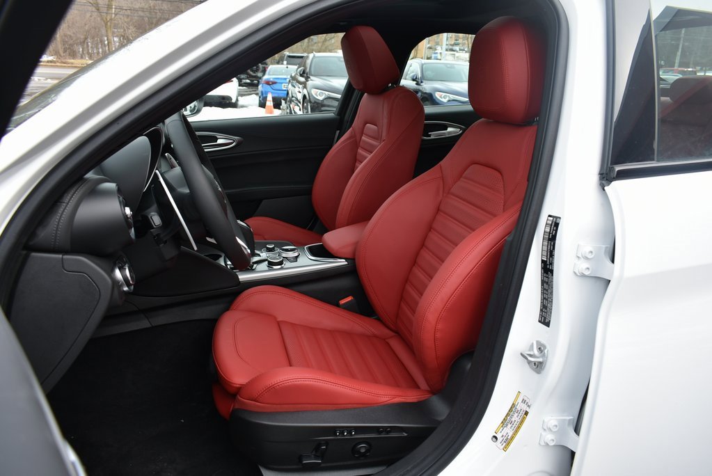 New 2025 Alfa Romeo Giulia AWD image 9