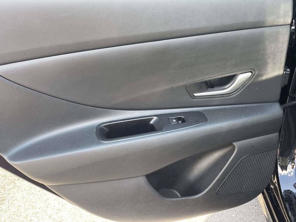 Certified 2025 Hyundai Elantra SE w/ Cargo Package FWD image 12