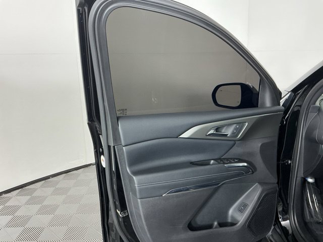 Used 2025 Chevrolet Traverse LT FWD image 12