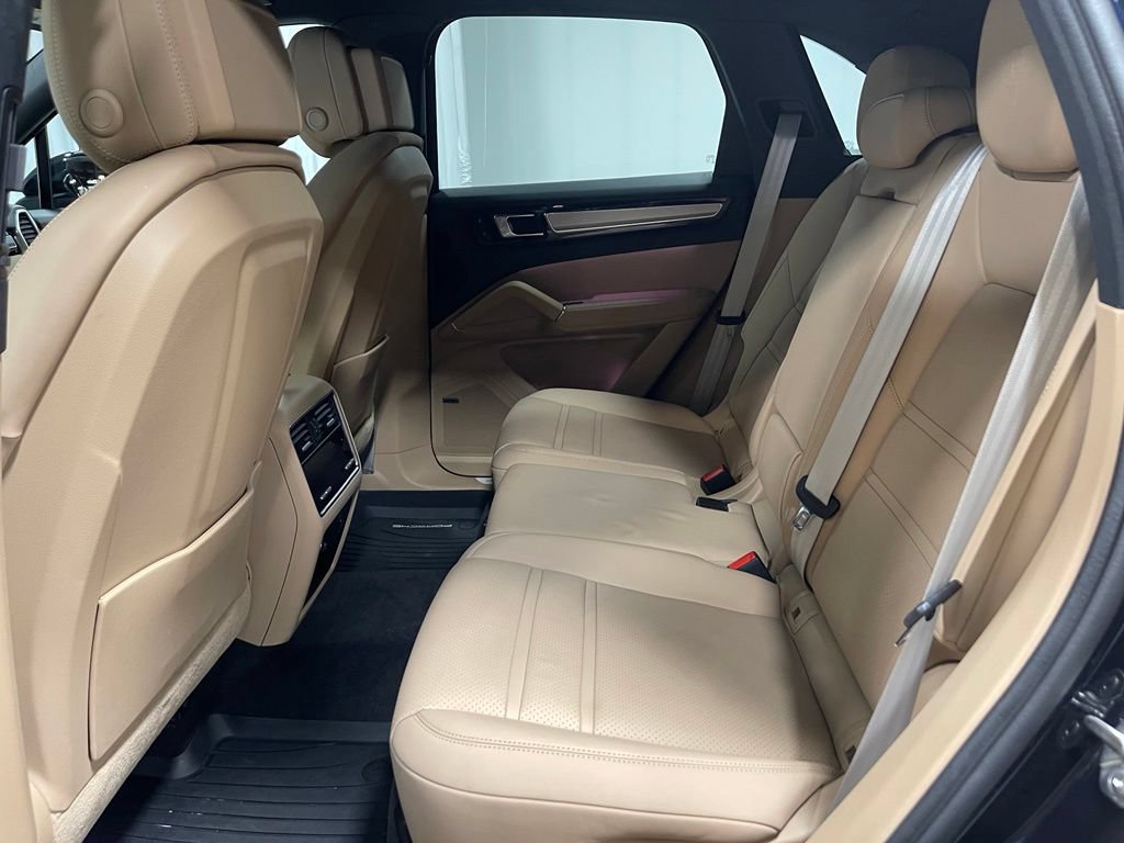 Used 2023 Porsche Cayenne AWD/4WD image 23