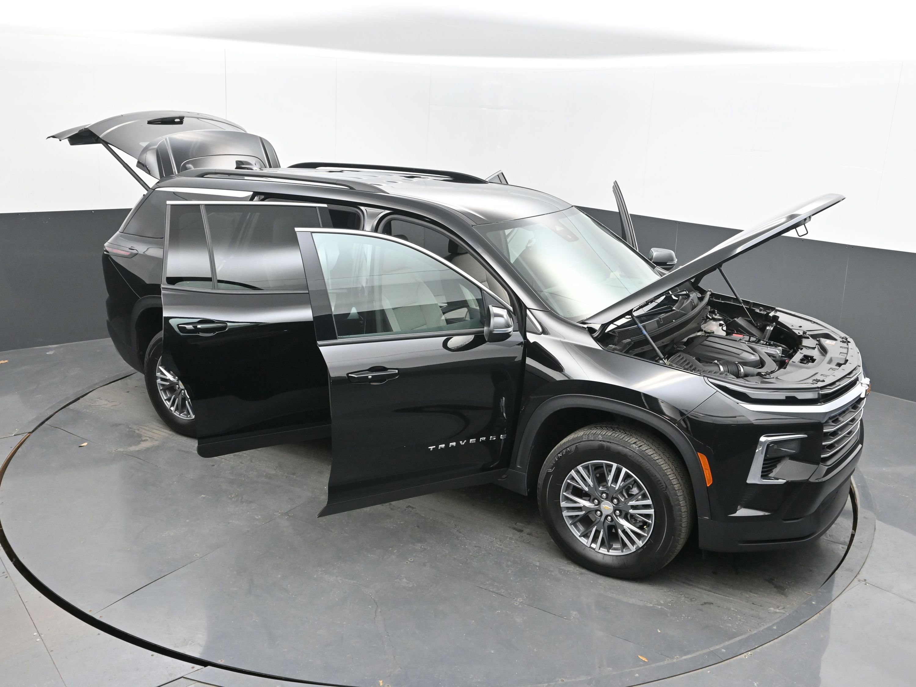 Used 2025 Chevrolet Traverse LT image 41