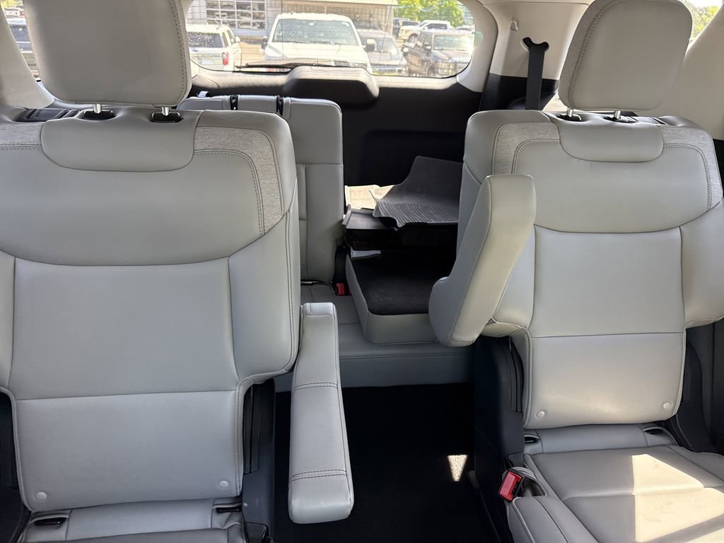 Used 2025 Ford Explorer Active w/ Active Comfort Package AWD/4WD image 8