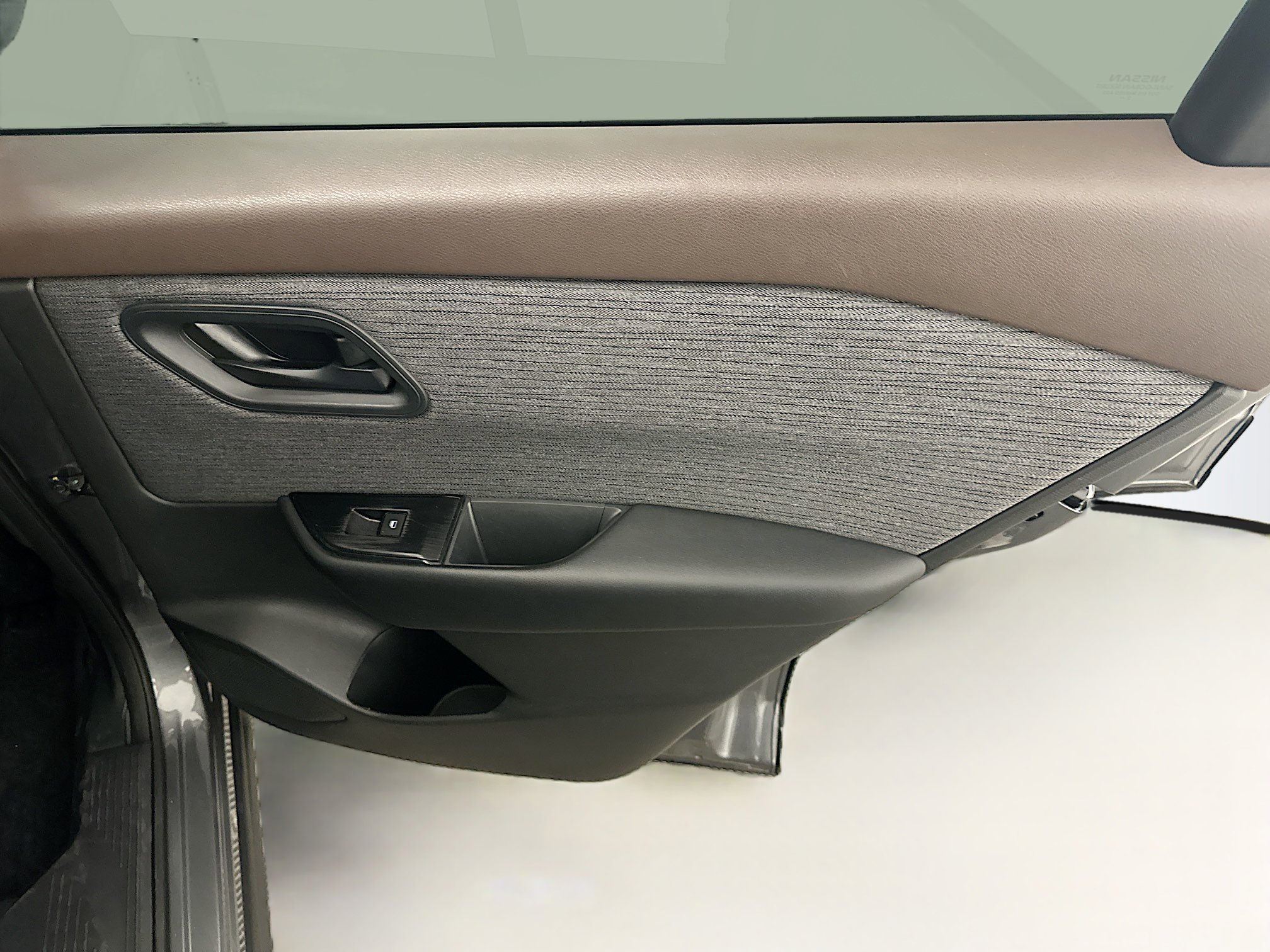 Used 2023 Nissan Rogue S image 31