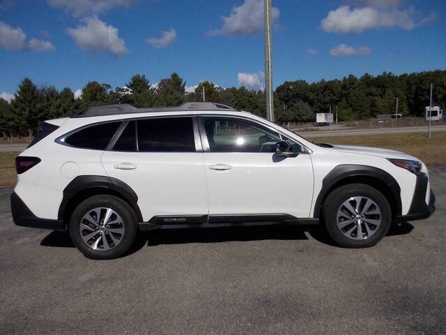 Used 2024 Subaru Outback Premium AWD/4WD image 6
