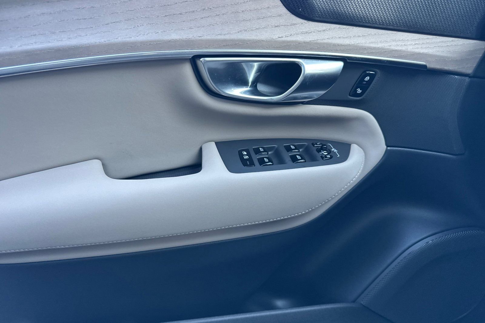 New 2026 Volvo XC90 T8 Plus w/ Protection Package image 14