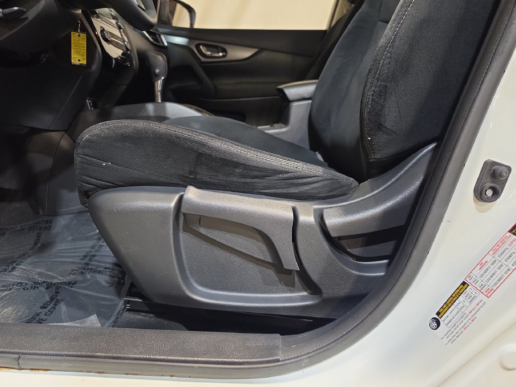 Used 2016 Nissan Rogue S AWD/4WD image 14