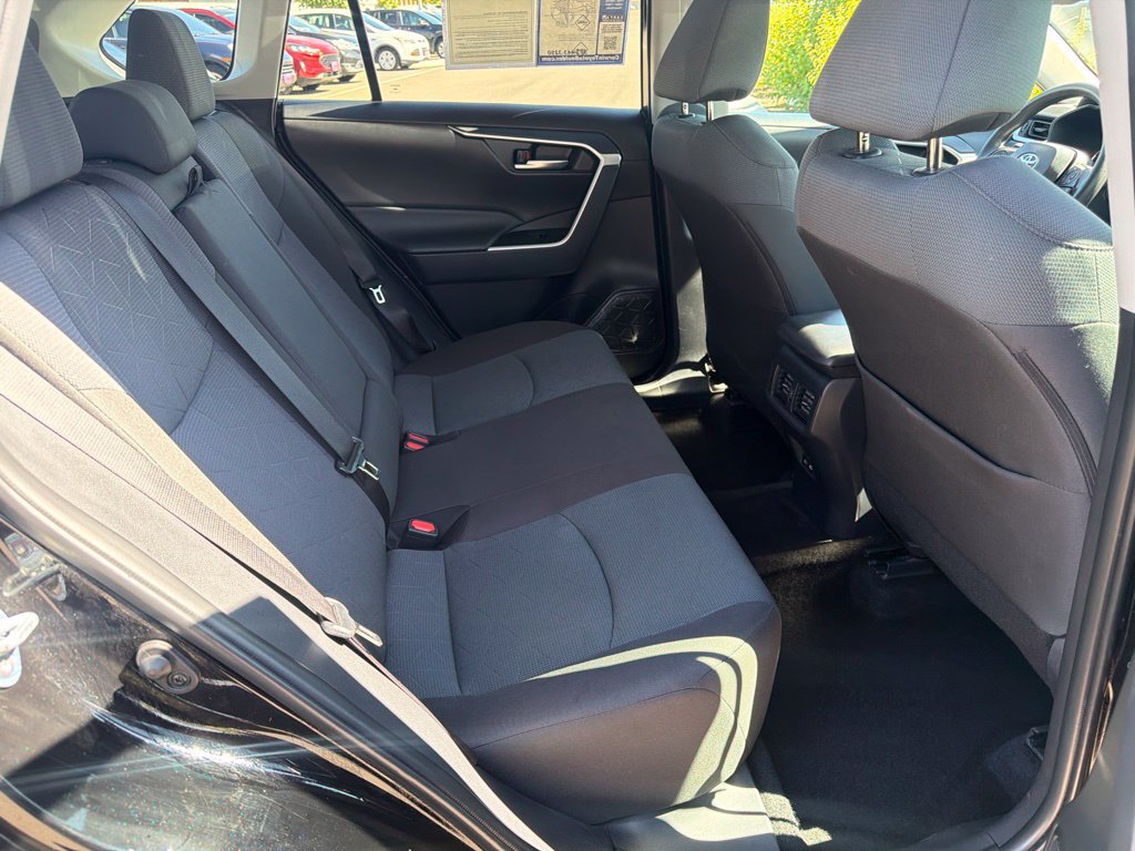 Used 2025 Toyota RAV4 XLE AWD/4WD image 15