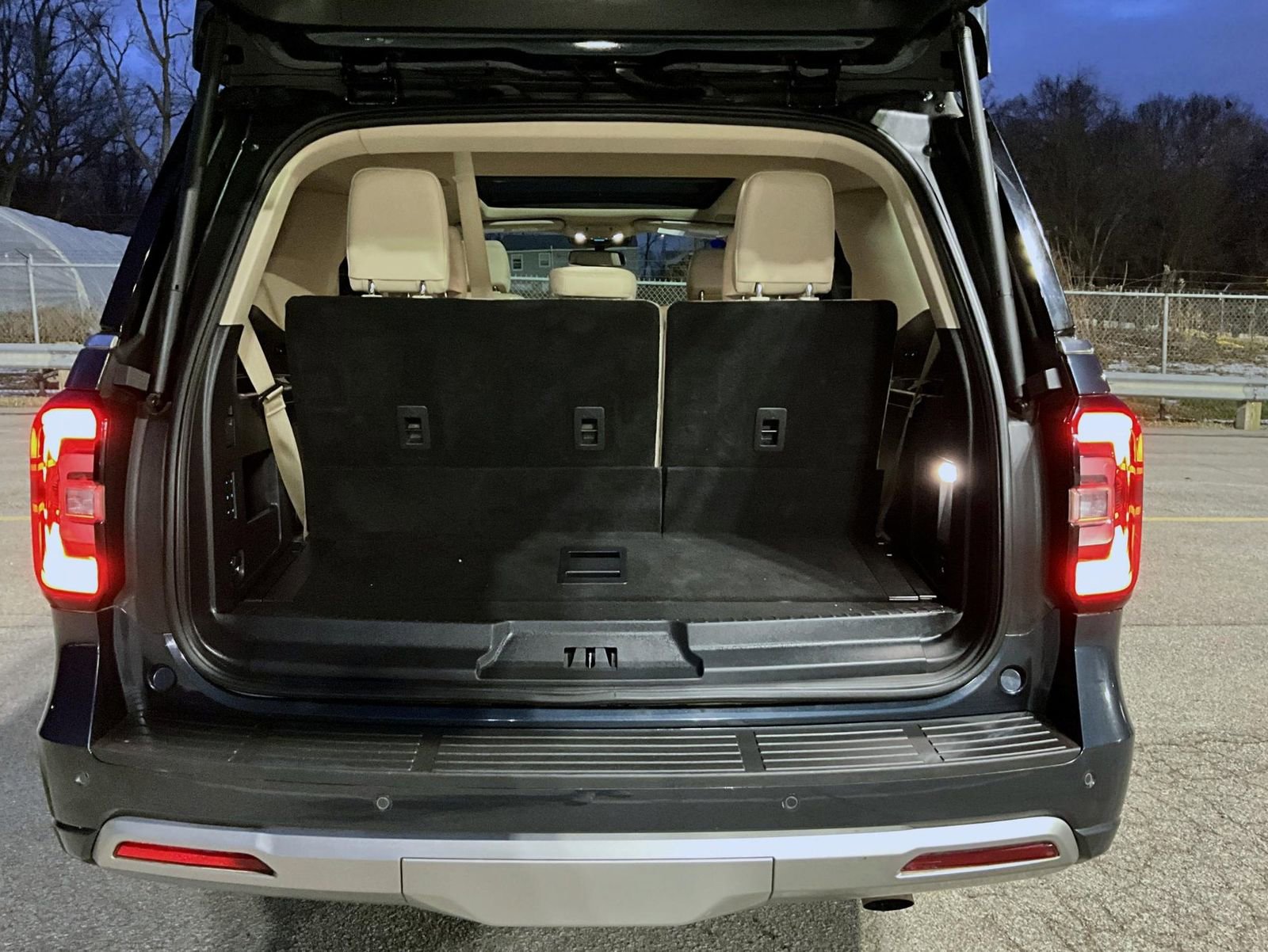 Used 2024 Ford Expedition Platinum image 9