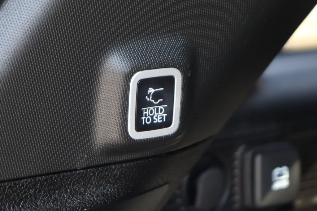 Used 2024 Jeep Grand Cherokee Altitude RWD image 9