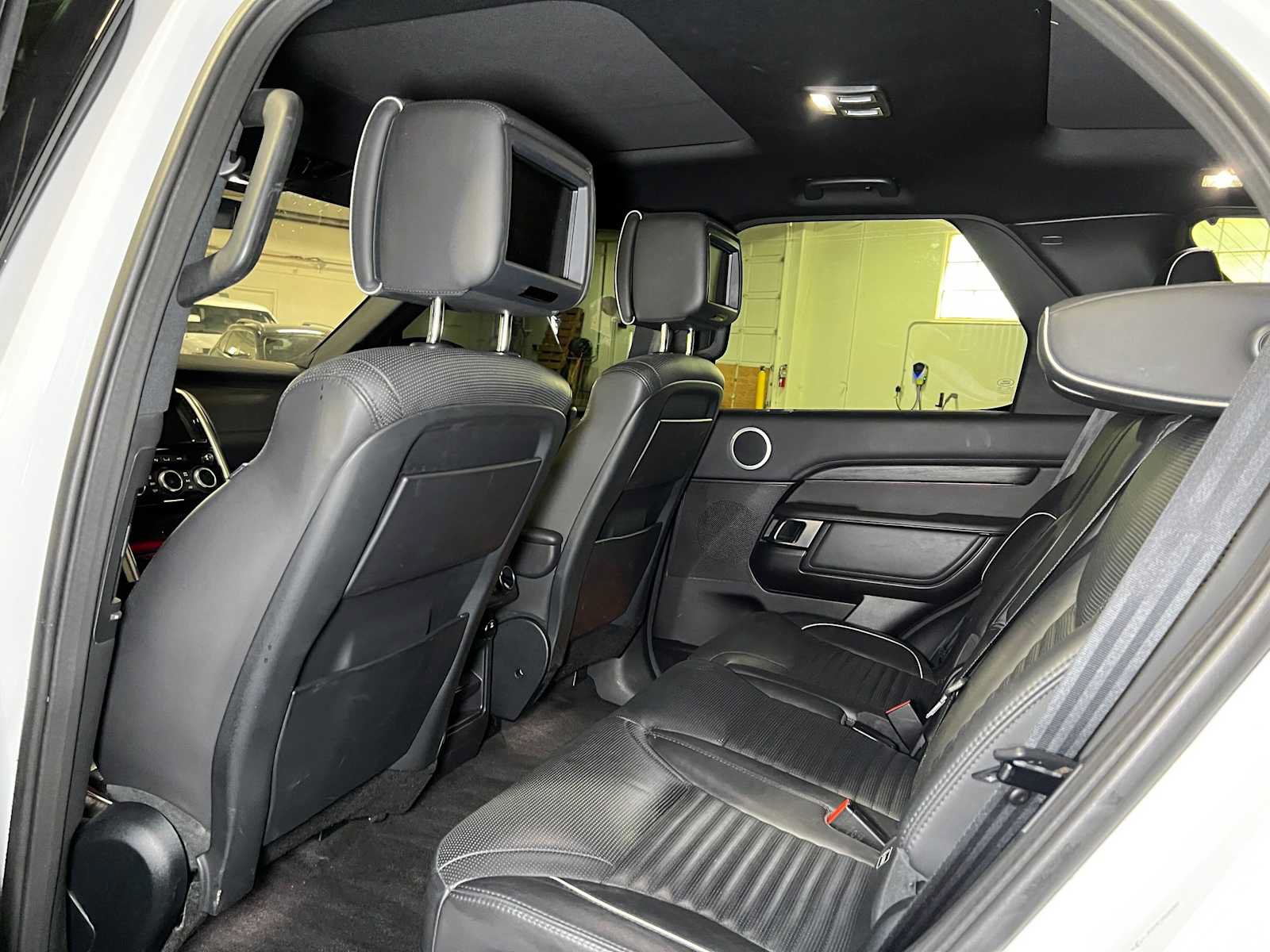 Used 2017 Land Rover Discovery HSE Luxury AWD/4WD image 17