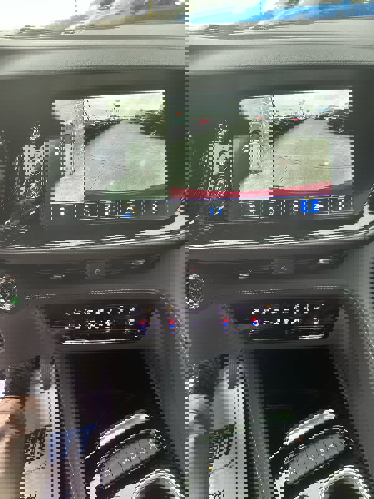 Used 2023 Buick Envision Avenir image 16