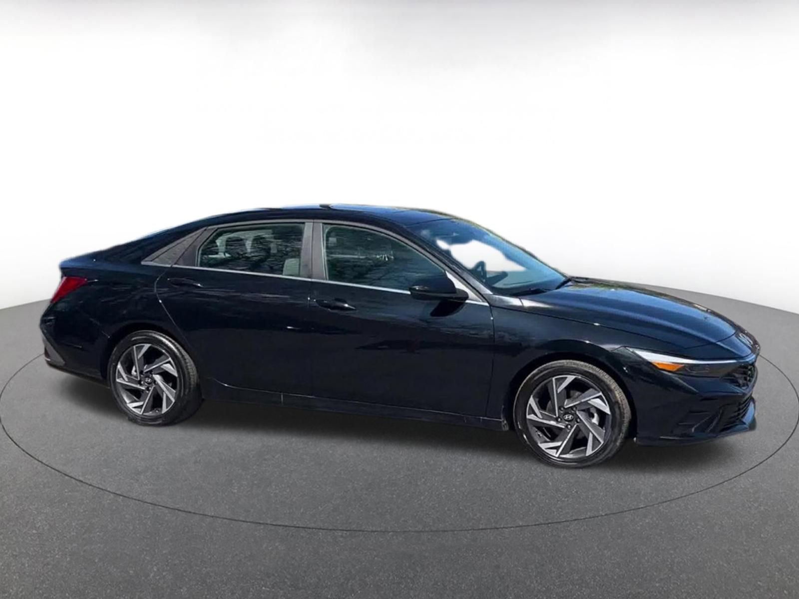 Used 2025 Hyundai Elantra SEL image 16