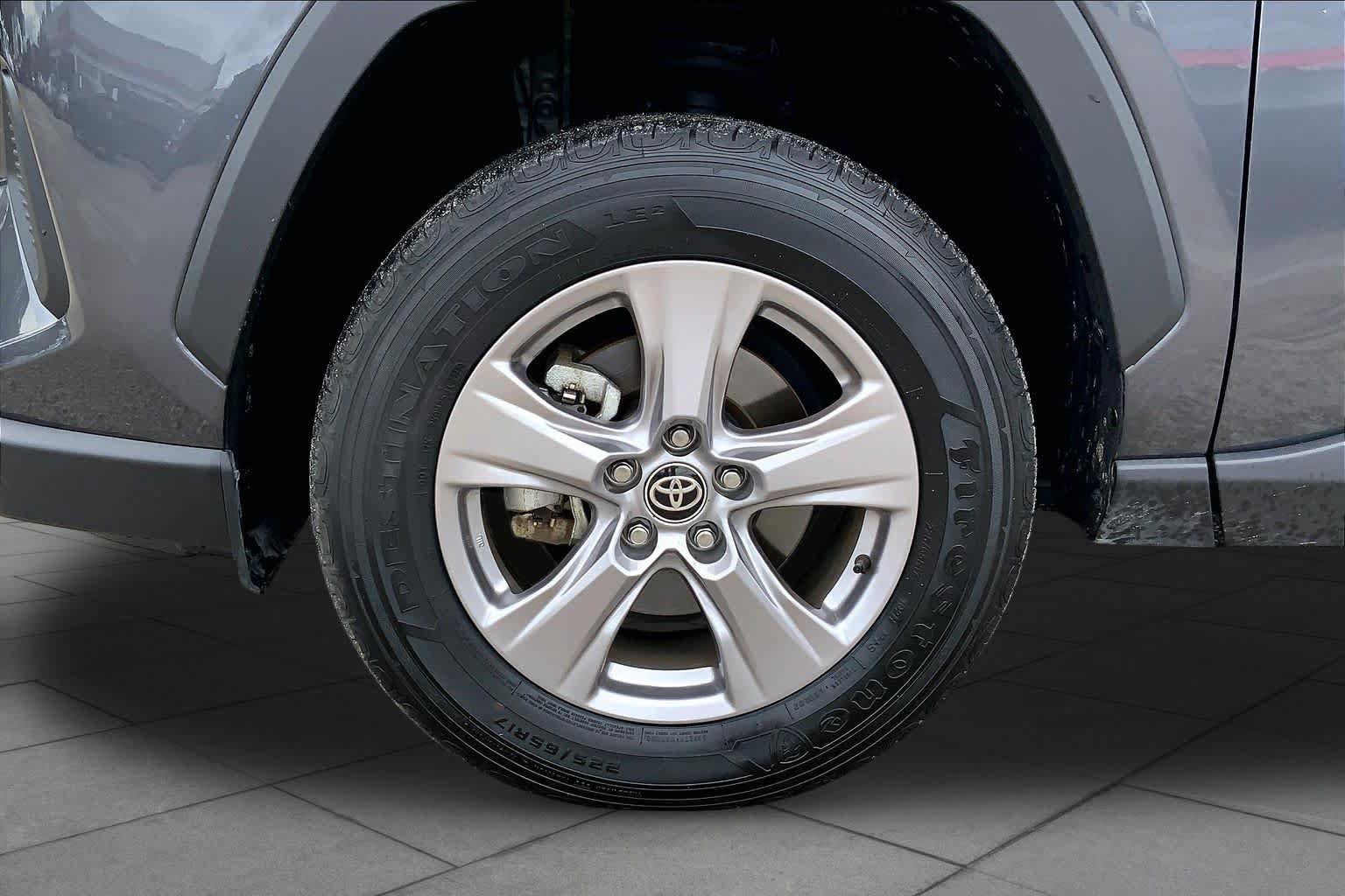 Used 2025 Toyota RAV4 XLE AWD/4WD image 11