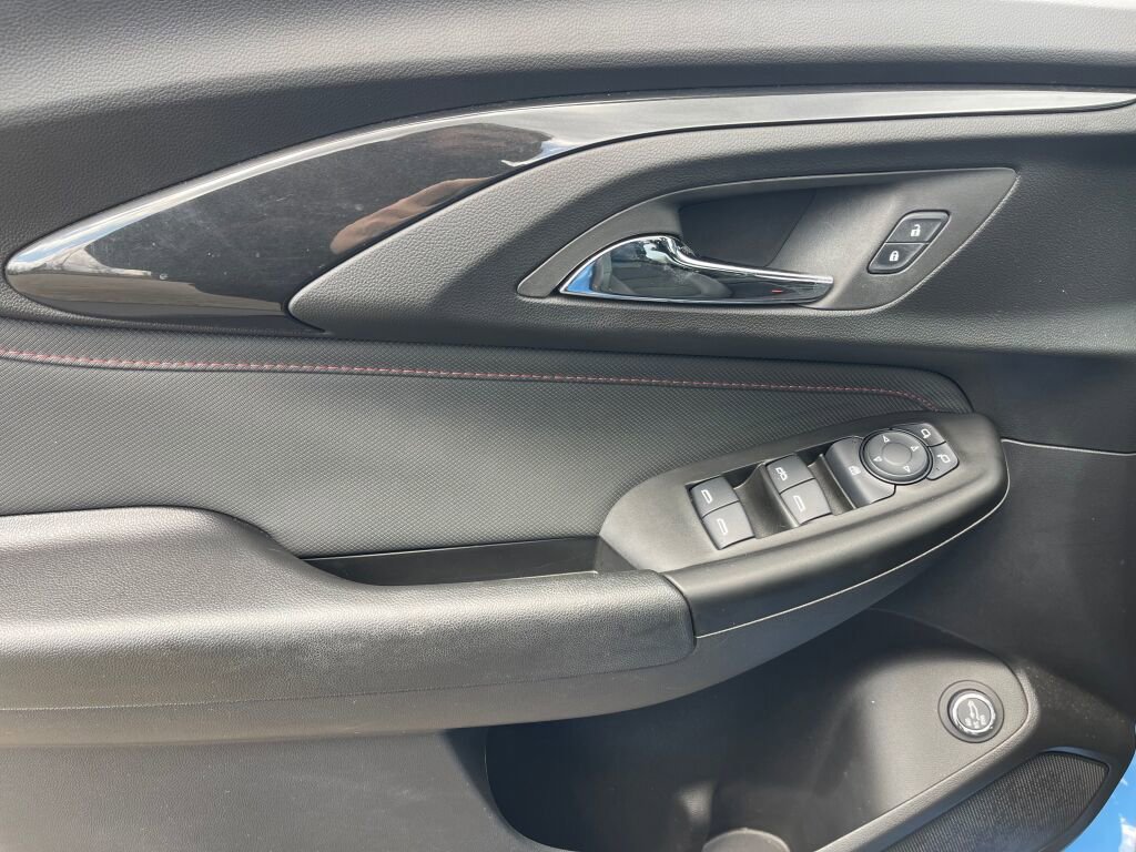 Used 2023 Chevrolet TrailBlazer RS w/ Sun and Liftgate Package image 8