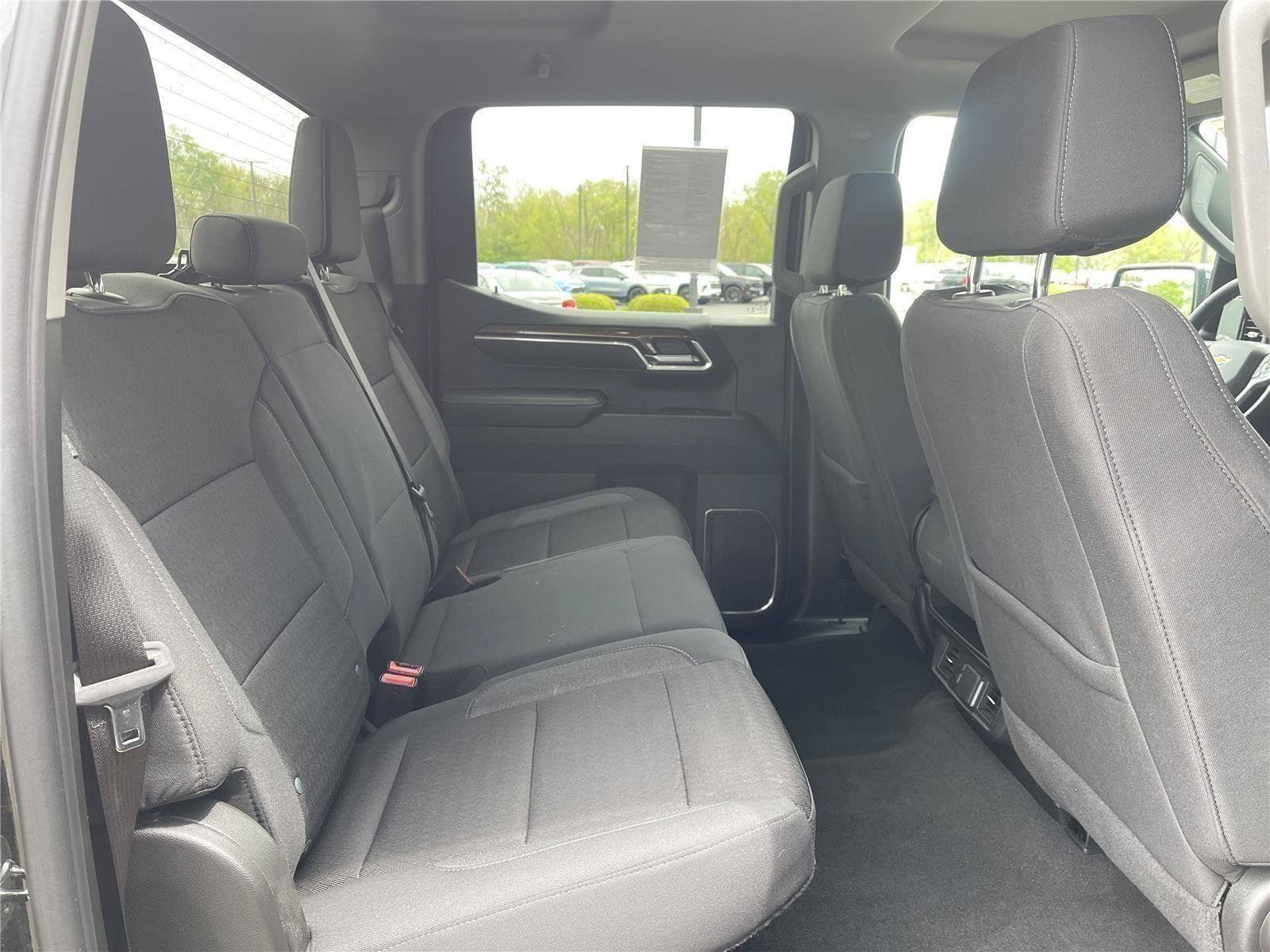 Used 2025 Chevrolet Silverado 1500 LT AWD/4WD image 36