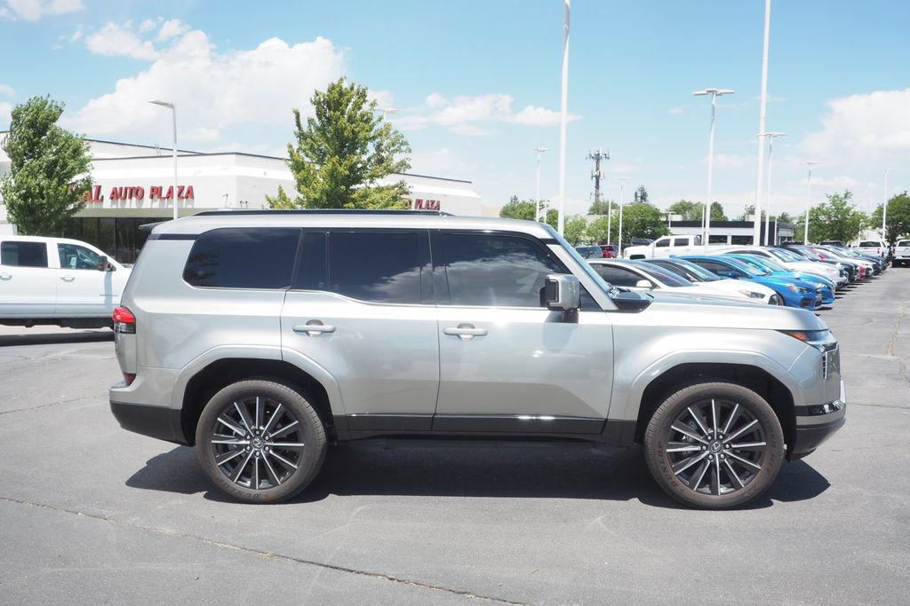 Used 2025 Lexus GX 550 w/ Accessory Package (31) AWD/4WD image 8