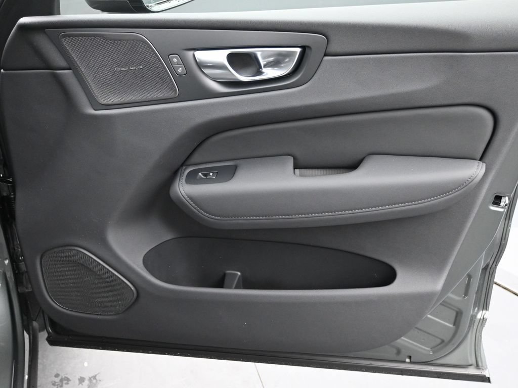 New 2026 Volvo XC60 B5 Plus w/ Climate Package AWD/4WD image 13
