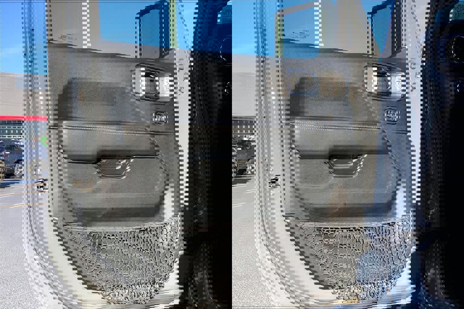 Used 2018 Jeep Wrangler Unlimited Sahara image 23