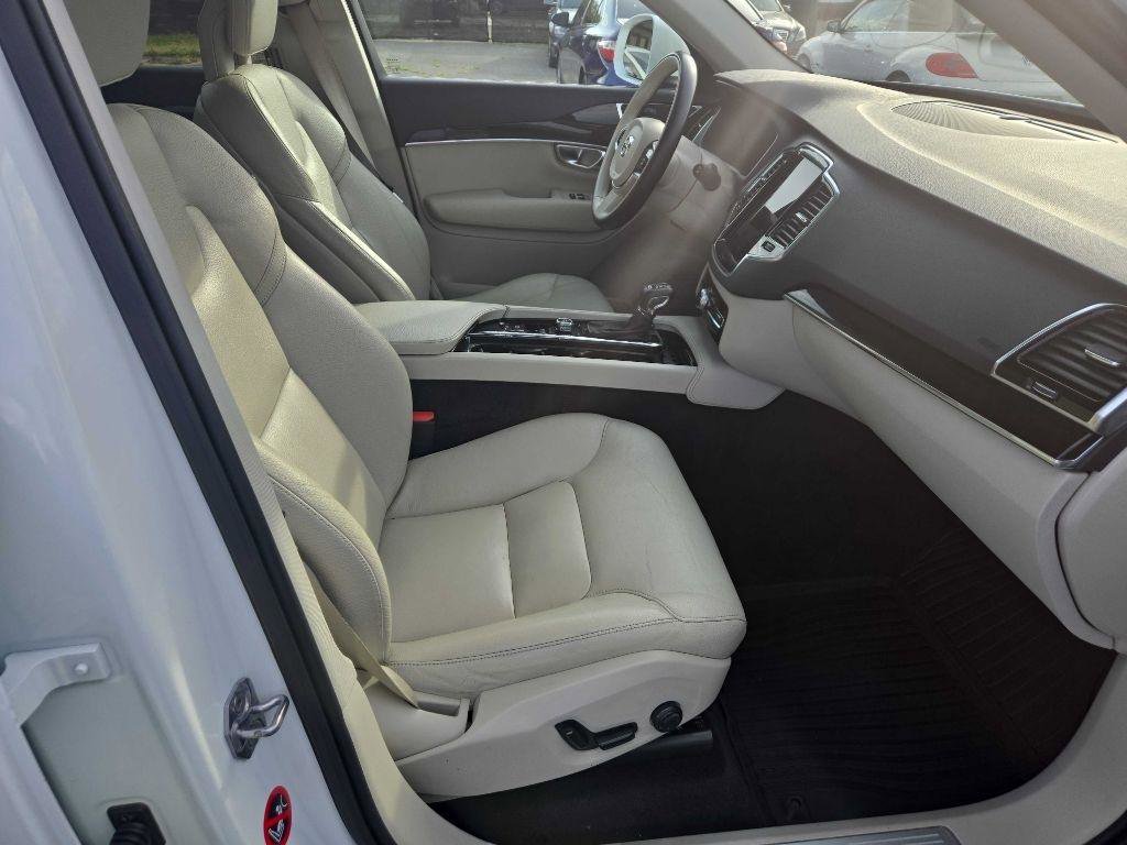 Used 2018 Volvo XC90 T6 Momentum w/ Convenience Package image 24