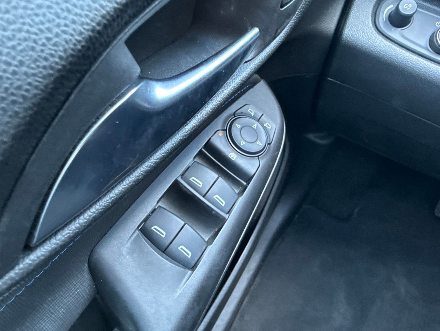 Used 2024 Buick Envista Sport Touring w/ Convenience I Package FWD image 37
