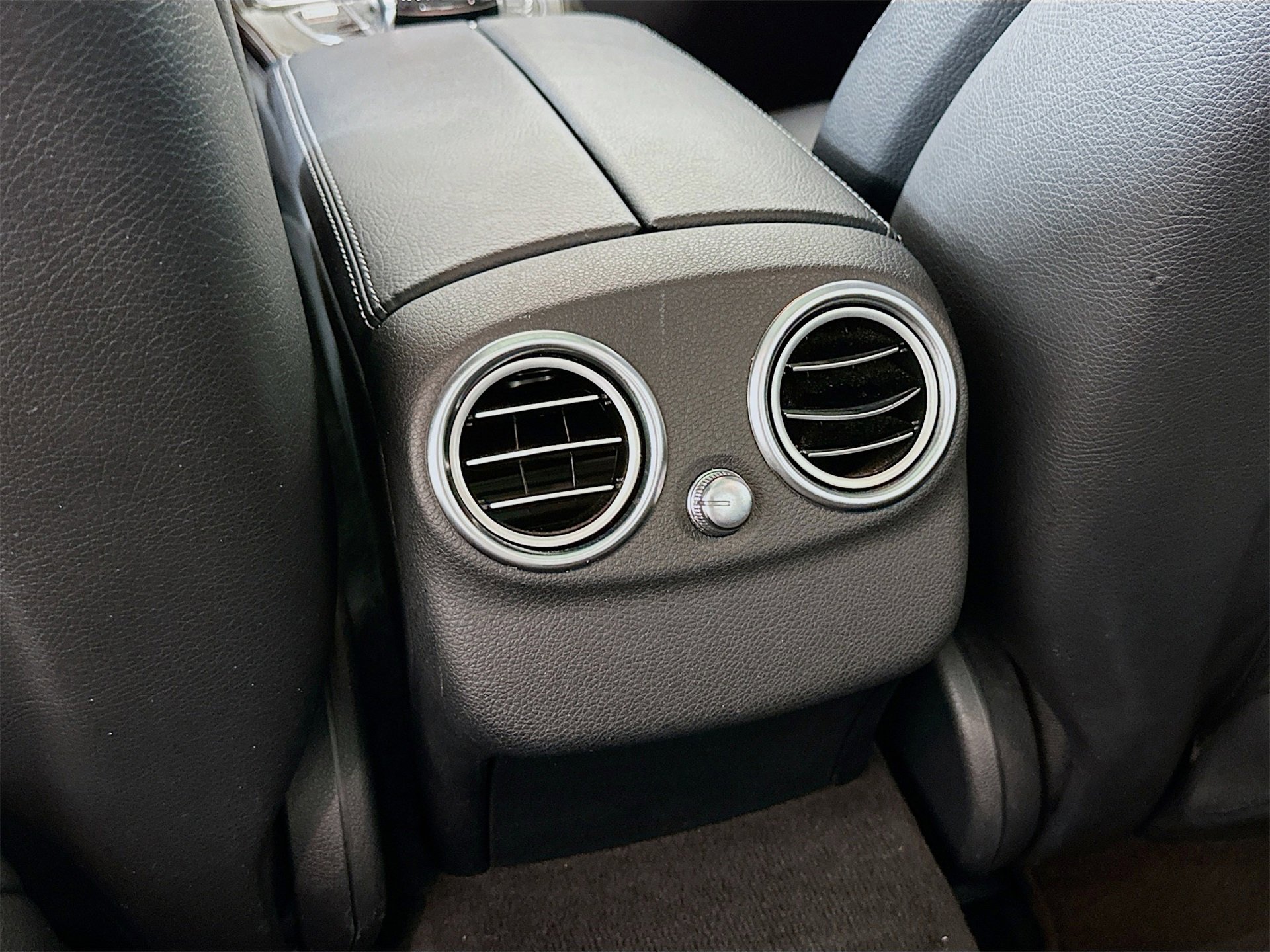 Used 2015 Mercedes-Benz C 400 4MATIC image 28