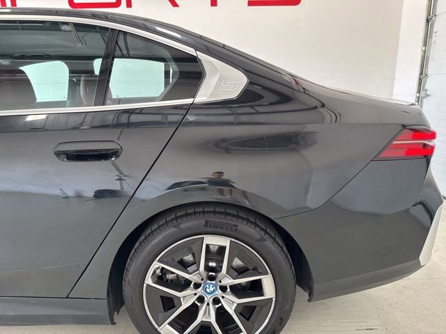 Used 2025 BMW i5 xDrive40 w/ Premium Package image 10