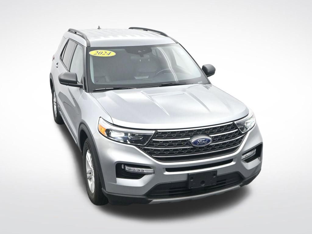 Used 2024 Ford Explorer XLT w/ Equipment Group 202A image 25
