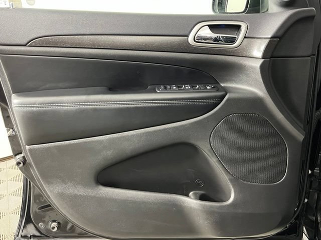 Used 2018 Jeep Grand Cherokee Altitude AWD/4WD image 24
