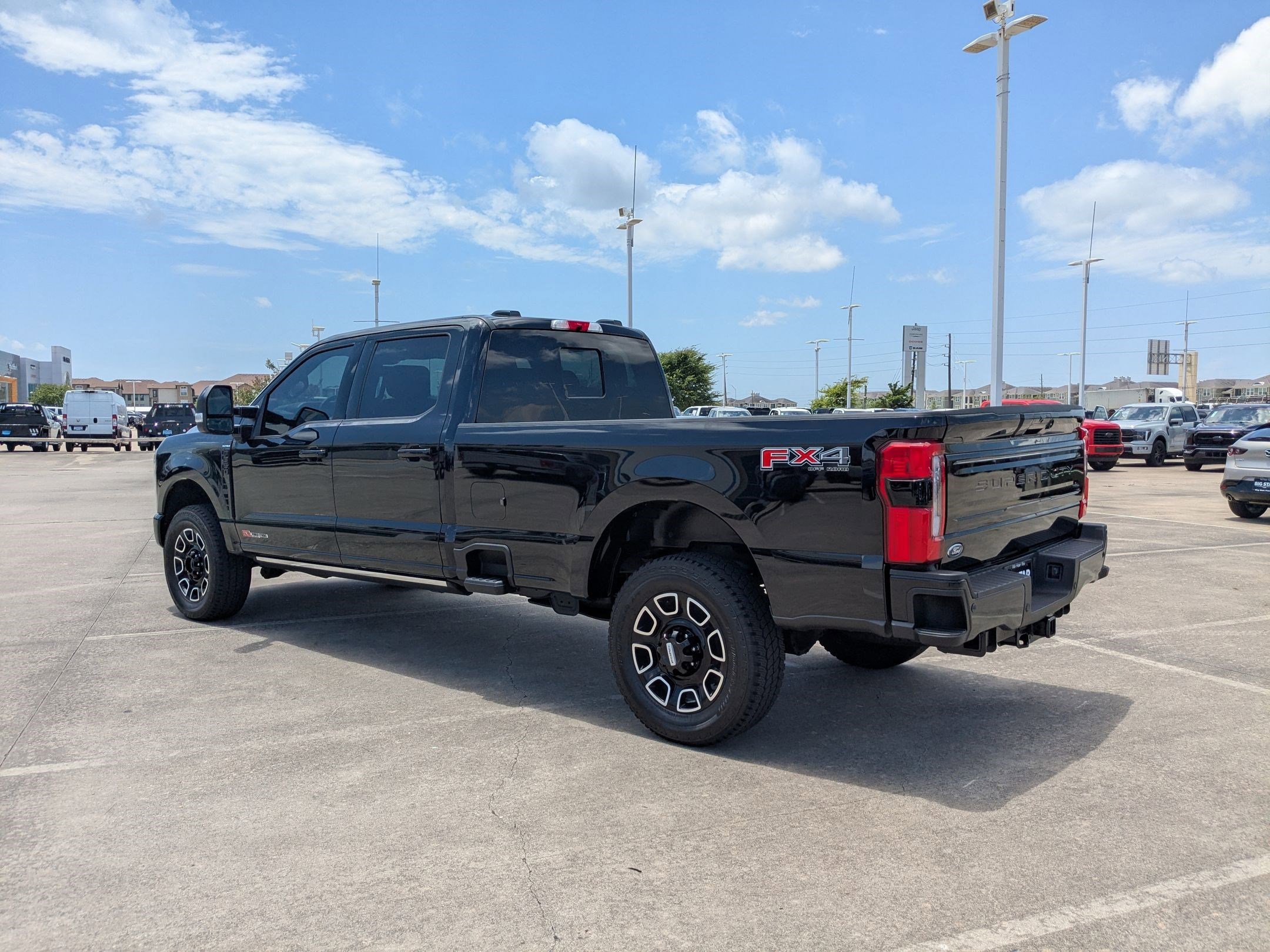 Used 2025 Ford F350 Platinum w/ FX4 Off-Road Package image 6