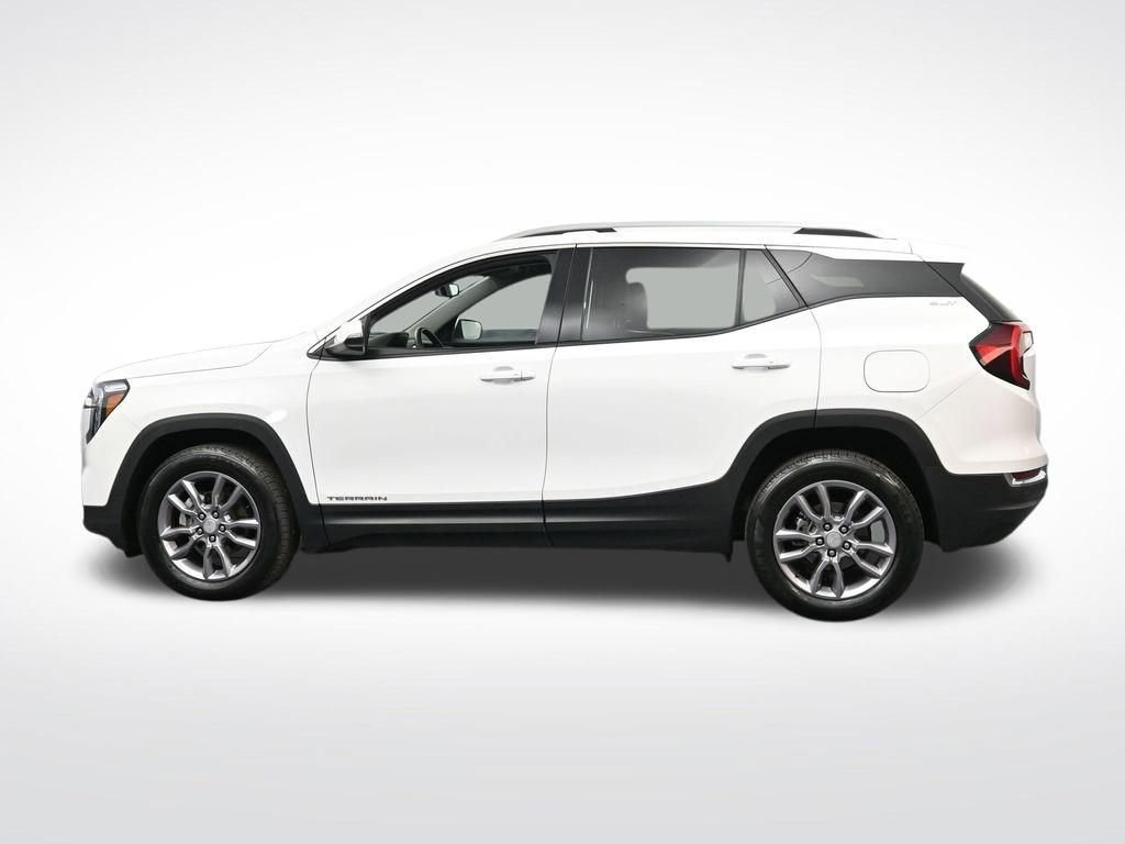 Used 2023 GMC Terrain SLT AWD/4WD image 2