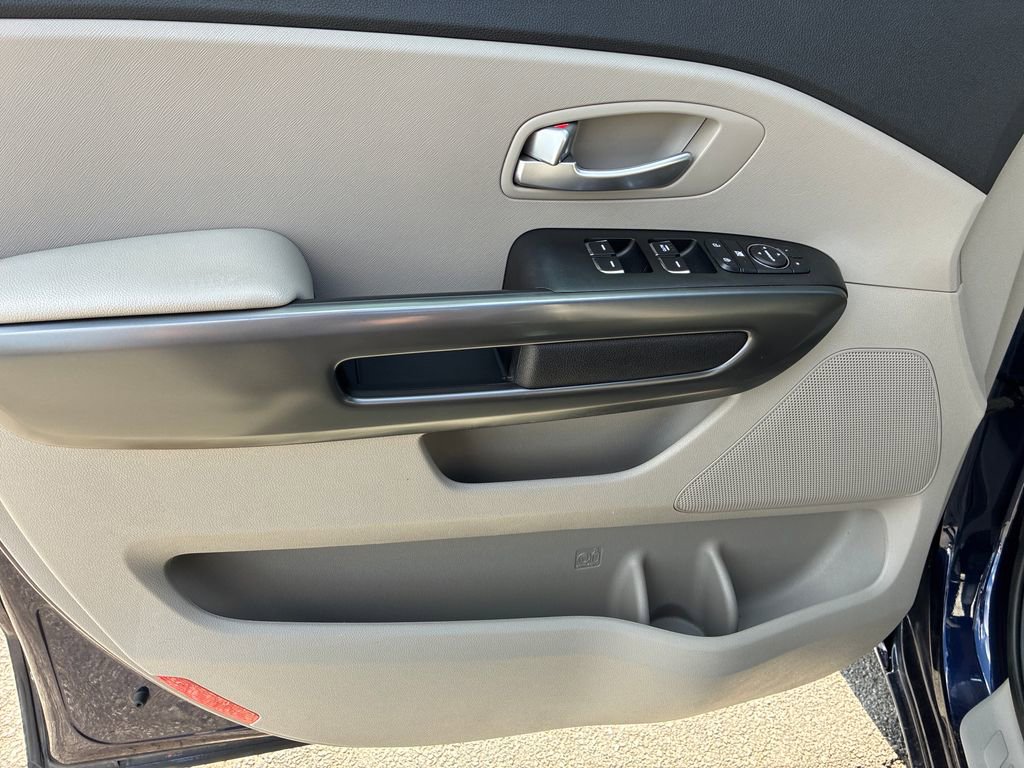 Used 2019 Kia Sedona EX image 12
