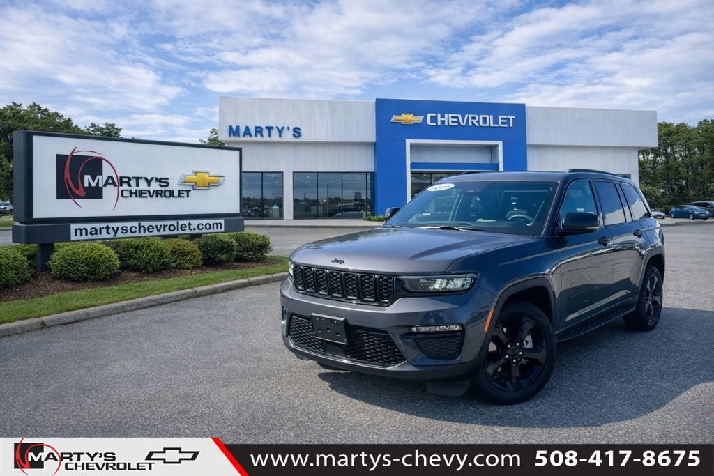 Used 2025 Jeep Grand Cherokee Limited w/ Black Appearance Package