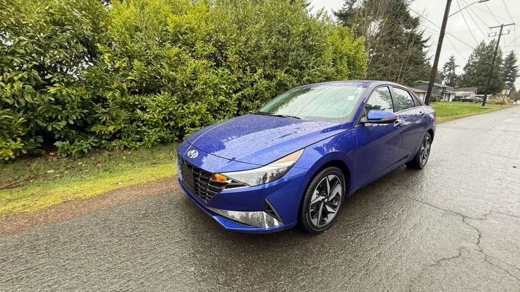 Used 2023 Hyundai Elantra Limited w/ Cargo Package FWD image 4