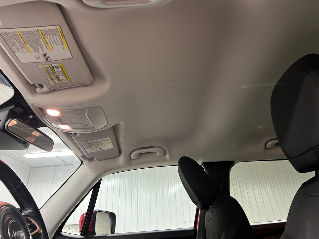 Used 2017 Jeep Renegade Latitude AWD/4WD image 28