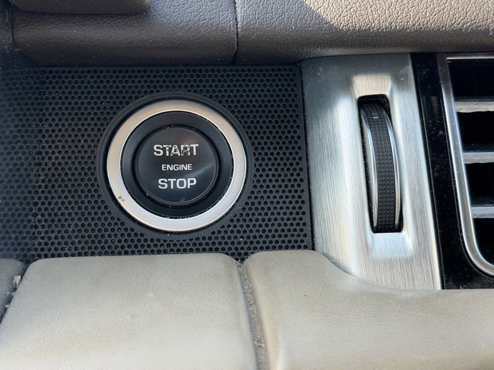 Used 2018 Land Rover Range Rover Long Wheelbase Supercharged image 42