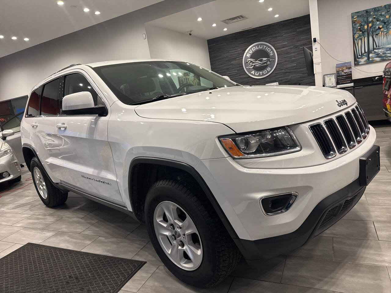 Used 2016 Jeep Grand Cherokee Laredo w/ Quick Order Package 23E AWD/4WD image 5