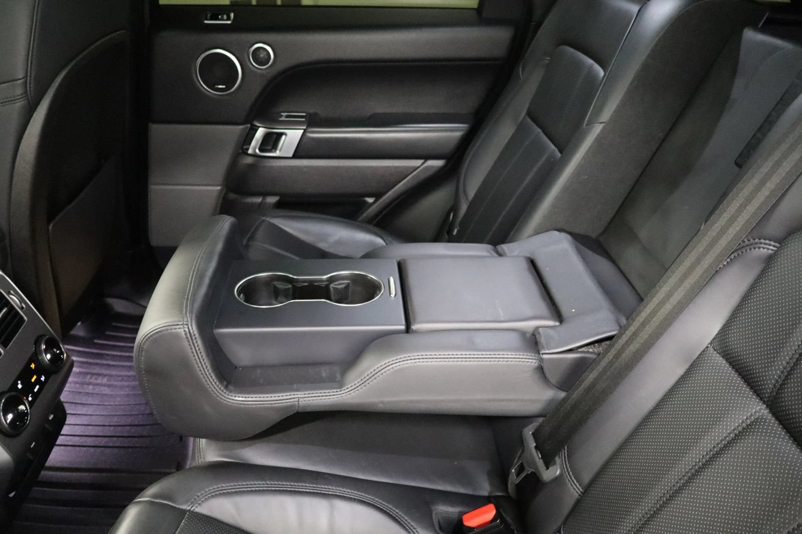 Used 2019 Land Rover Range Rover Sport HSE AWD/4WD image 18
