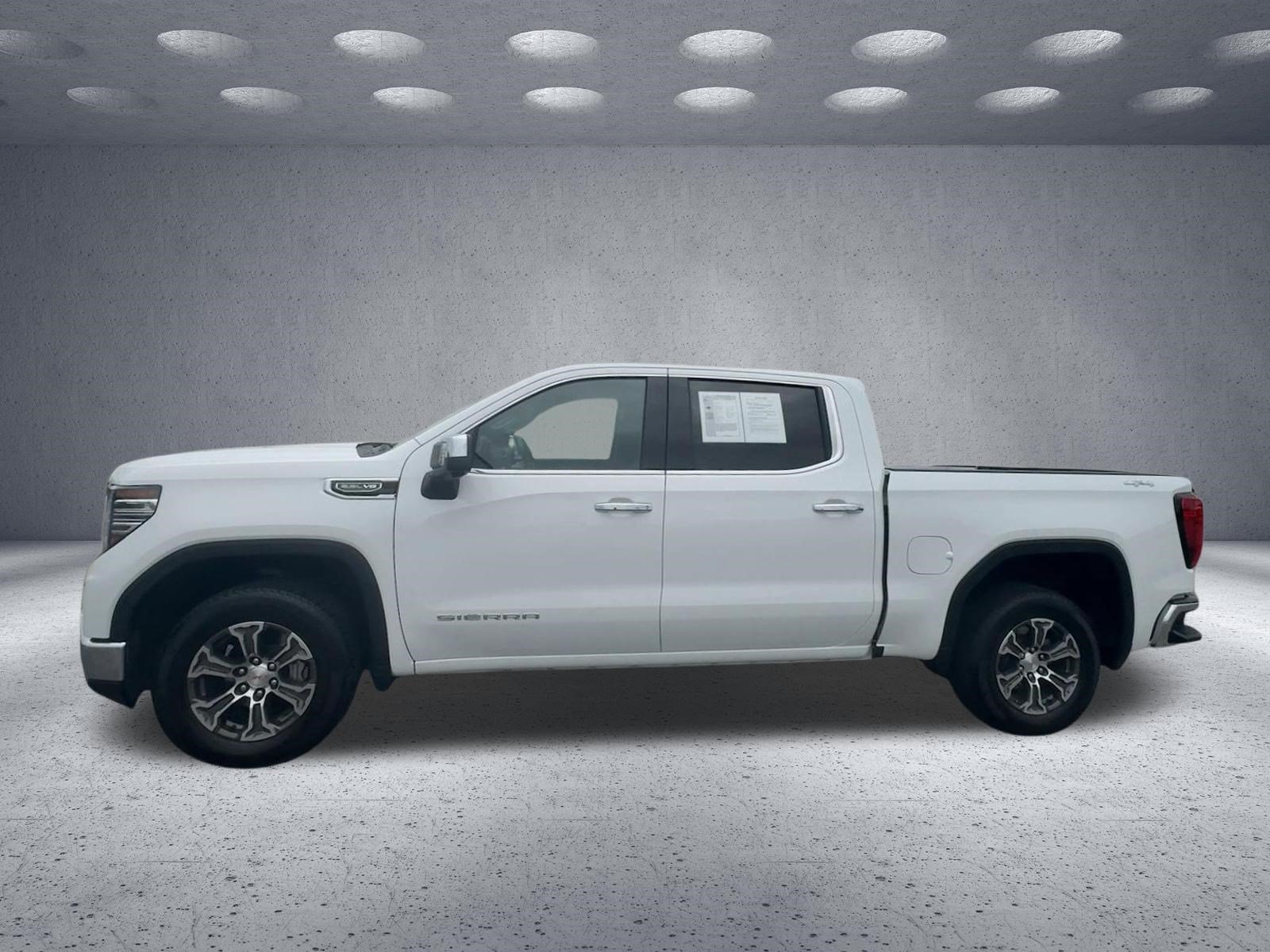 Used 2025 GMC Sierra 1500 SLT AWD/4WD image 2