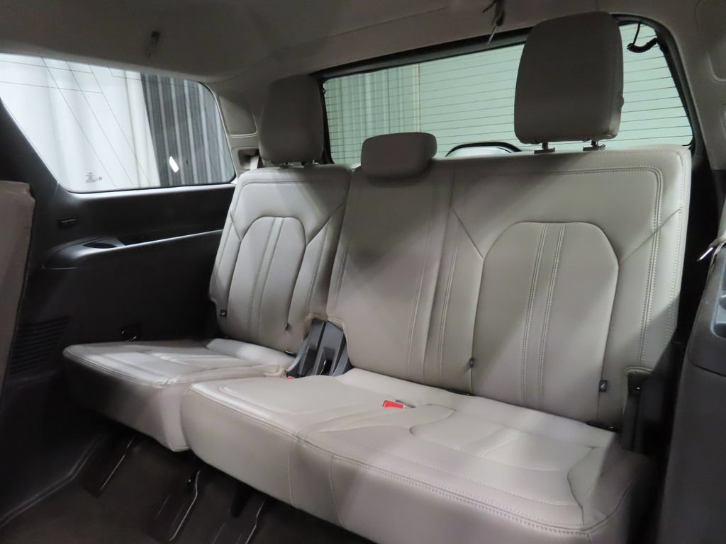 Used 2019 Ford Expedition Limited w/ Equipment Group 302A AWD/4WD image 12