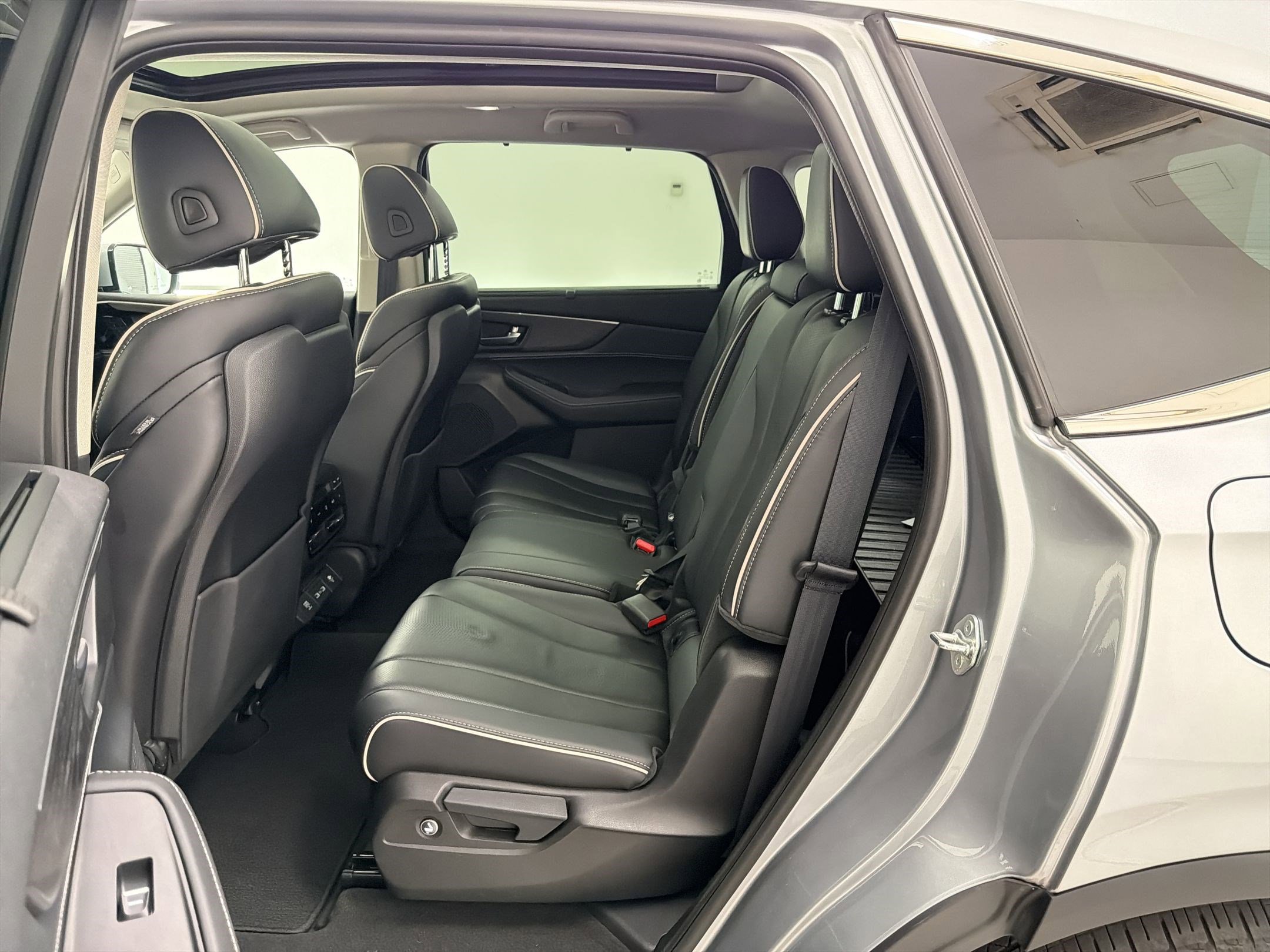 Used 2023 Acura MDX SH-AWD w/ Advance Package image 14