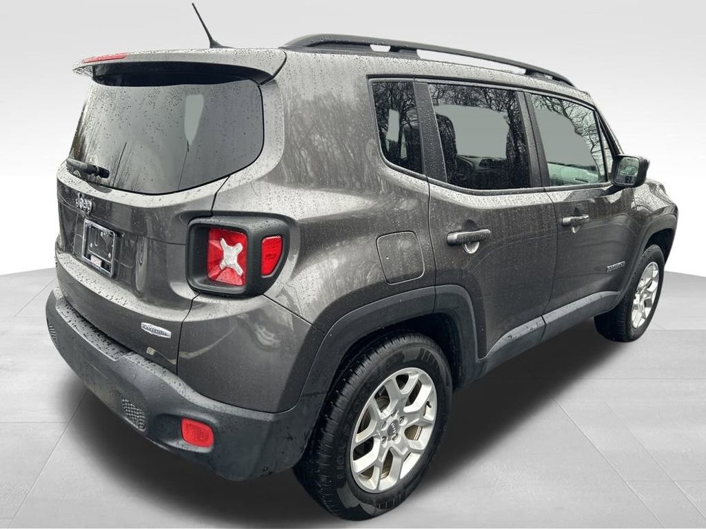 Used 2016 Jeep Renegade Latitude w/ Popular Equipment Group image 5