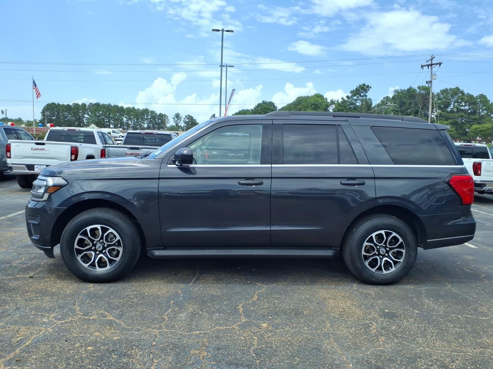 Used 2024 Ford Expedition XLT AWD/4WD image 1